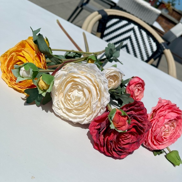 ?Size M/L Limited Edition Designer Straw Sun Hat with Artificial Flowers – Only main image 4